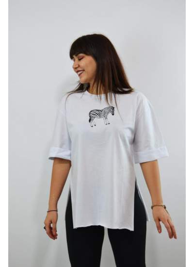 Zebra Nakış İşlemeli Duble Kol Yırtmaçlı Oversize Kadın T-Shirt Beyaz